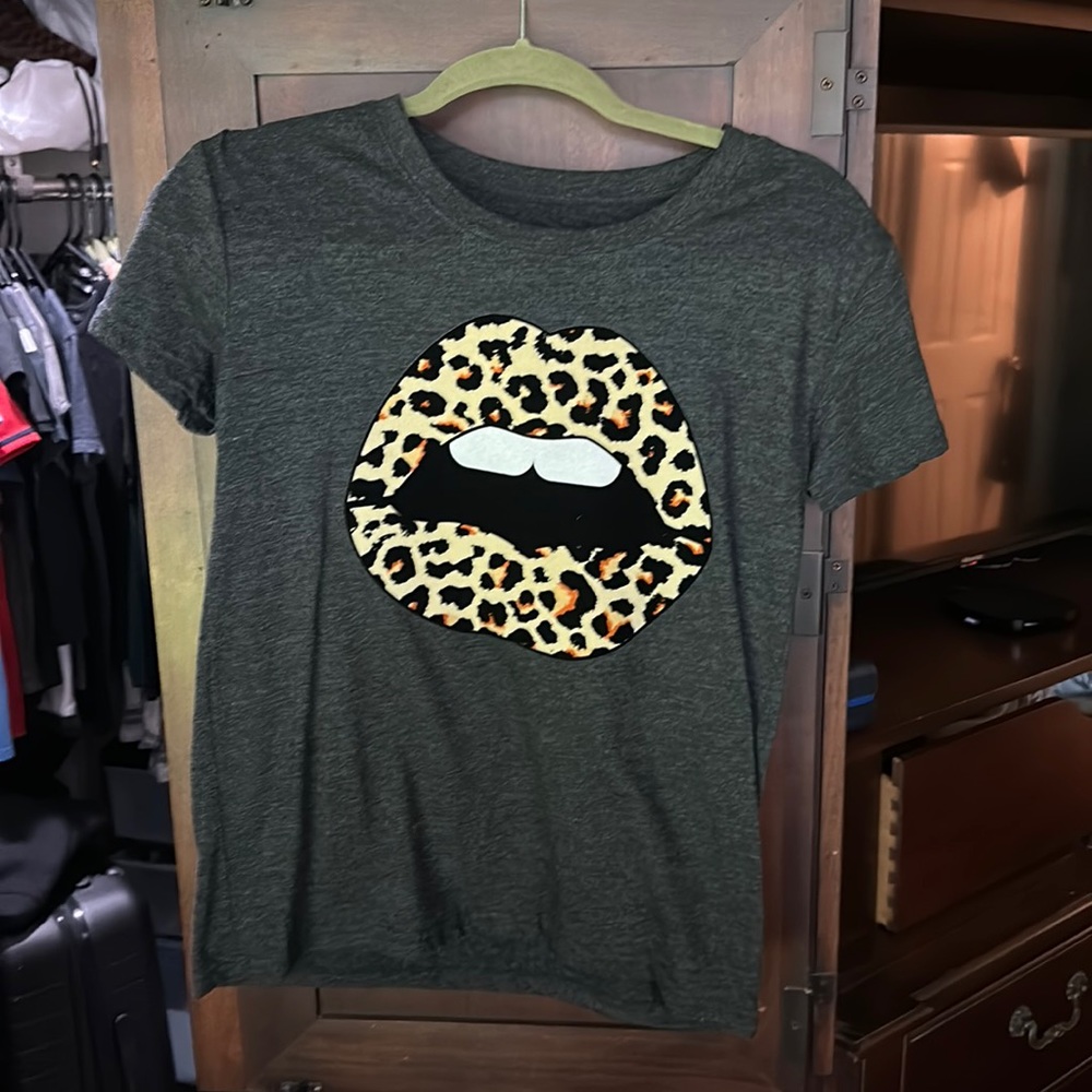 Chaser XS lips Tee